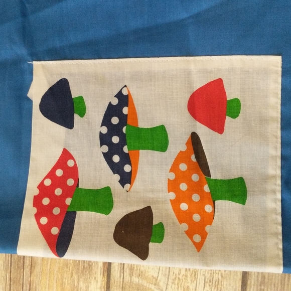 VTG Artistic Creation Red + Blue Apron w/Mushrooms - Picture 3 of 8